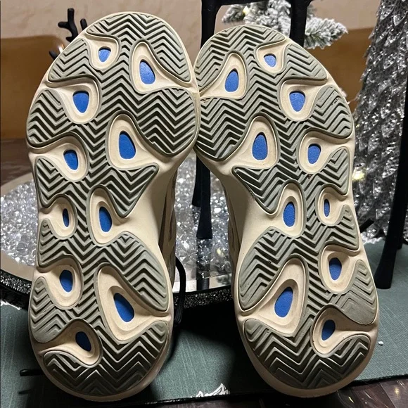 Adidas YEEZY 700 V3 Azael Black Mens Size 8 /Womens size 9 FW4980 - Picture 9 of 16